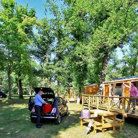 Otel Albirondack Park And Albi