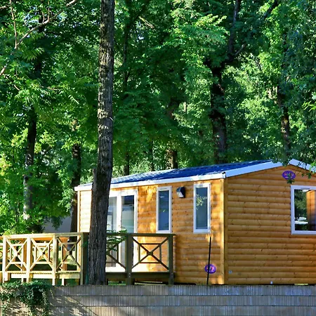 Albirondack Park And Otel 3*